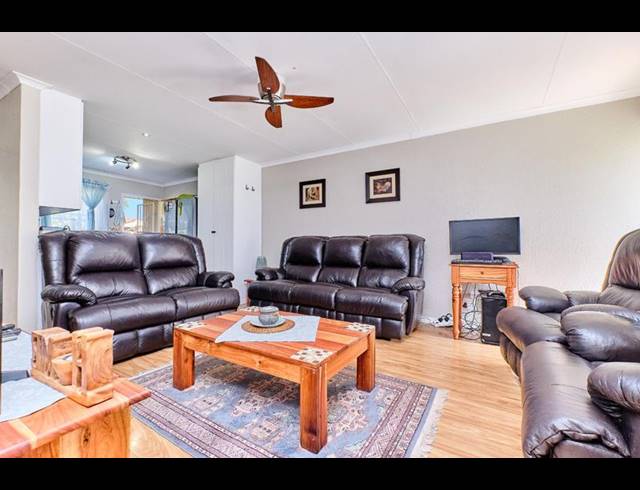 2 BEDROOM PROPERTY TO RENT IN CARENVALE